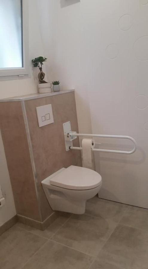 Les Chambres De Toucas Sollies-Toucas Luaran gambar